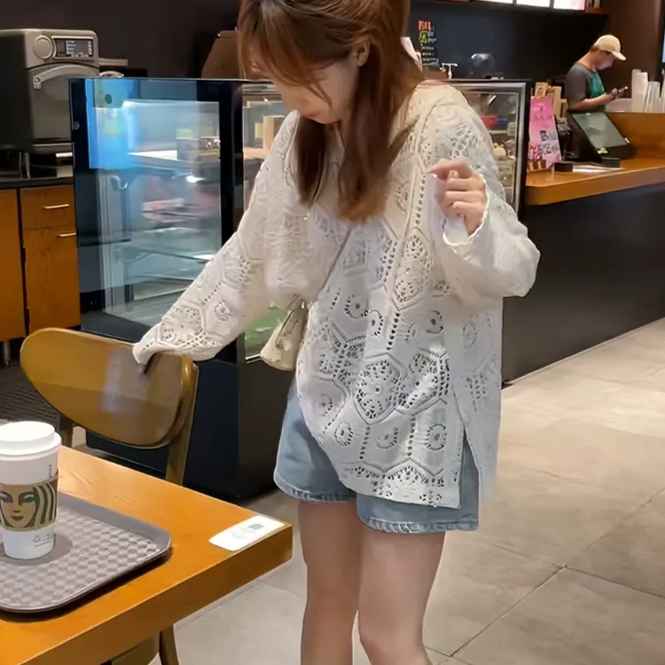 法式钩花镂空蕾丝连帽打底衫女春季新款时尚宽松叠穿防晒罩衫上衣