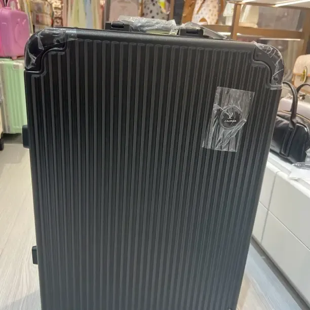 Pc铝框材质商务抗压旅行箱中号男士时尚阿尔皮纳袋鼠22寸行李箱