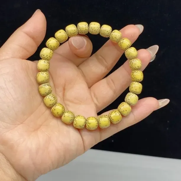 卡9.5正月侧留白鸡油黄原生态高密顺白文玩星月菩提