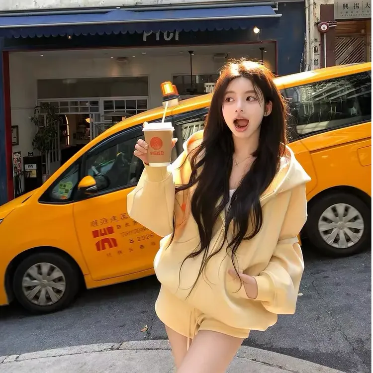 套装女2025春秋新款韩系穿搭休闲洋气通勤长袖连帽卫衣休闲短裤