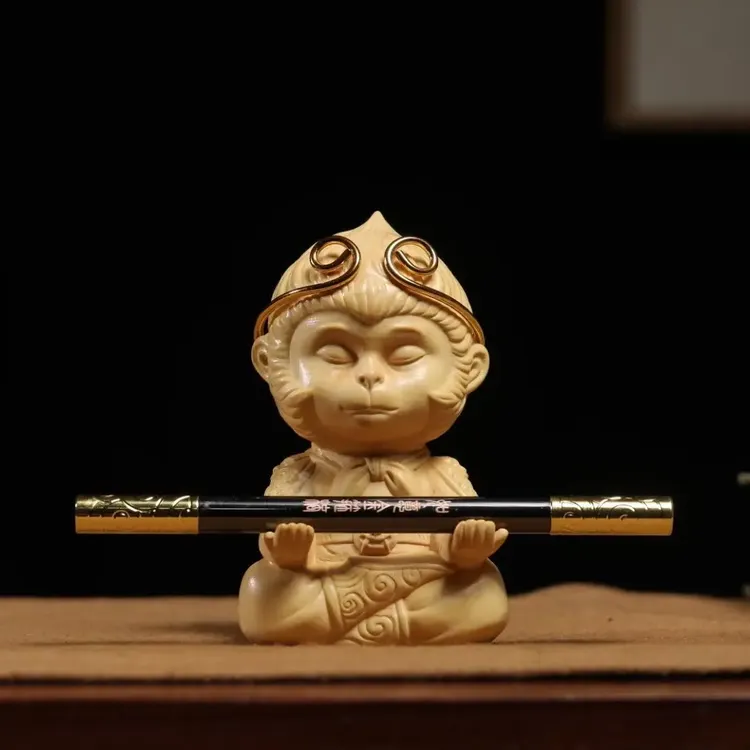 大叶黄杨木黑神话大圣孙悟空带钢笔黄杨木家居办公室茶室摆件