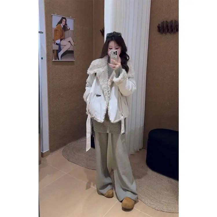 冬季穿搭女2025新款韩版洋气保暖宽松外套显瘦上衣休闲裤子三件套