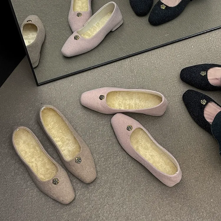 复古山茶花气质方头单鞋女2024冬季新款粗跟通勤小香风温柔毛毛鞋