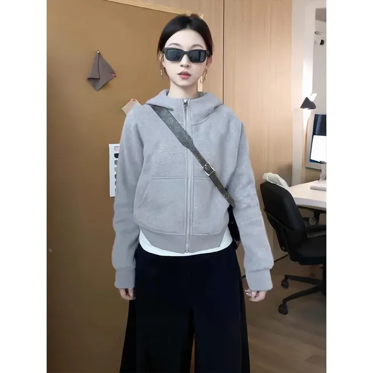 灰色短款卫衣外套女初春内搭2025新款女款正肩连帽上衣开春季穿搭