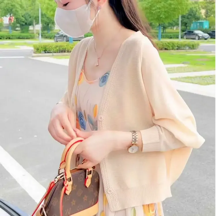 冰丝针织衫蝙蝠袖防晒开衫薄款外套女2025夏季气质减龄空调衫上衣