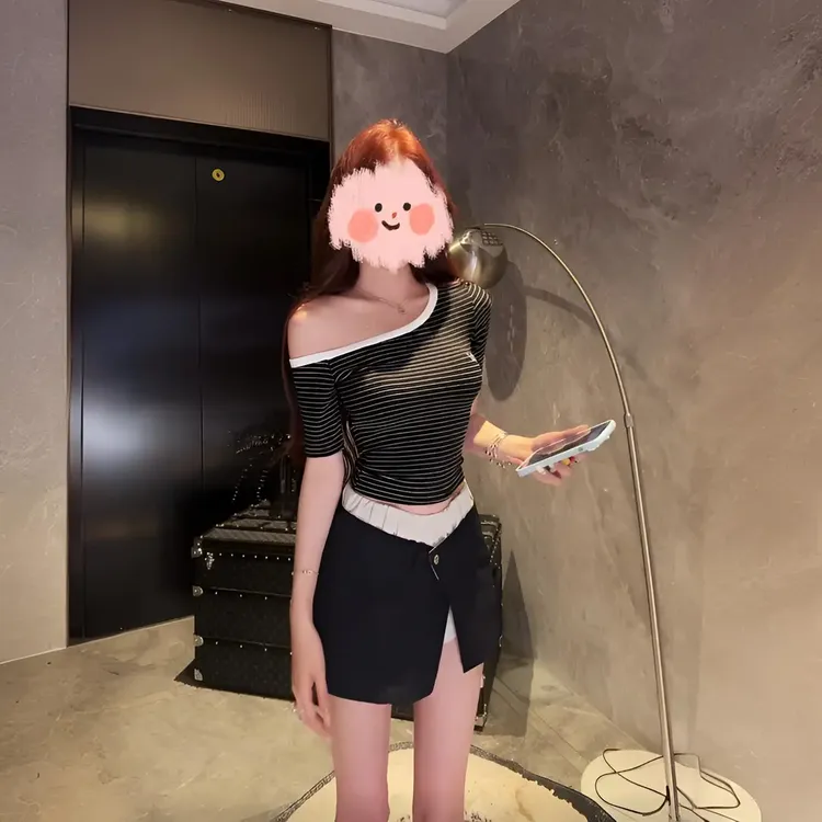 女士夏季套装2025辣妹短款修身条纹百搭上衣防走光显瘦裙裤两件套