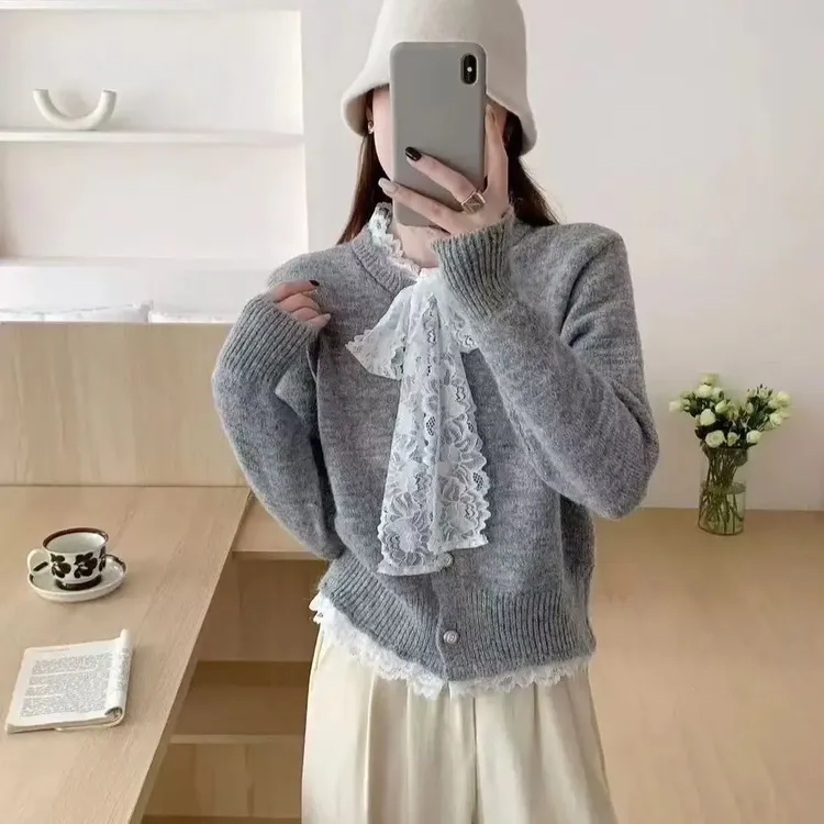 蕾丝拼接假两件v领针织衫开衫女秋季新款宽松慵懒风宽松毛衣软糯