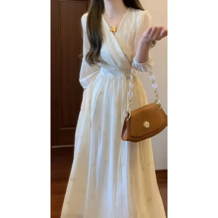 法式温柔设计感仙气重工刺绣交叉领连衣裙气质长裙