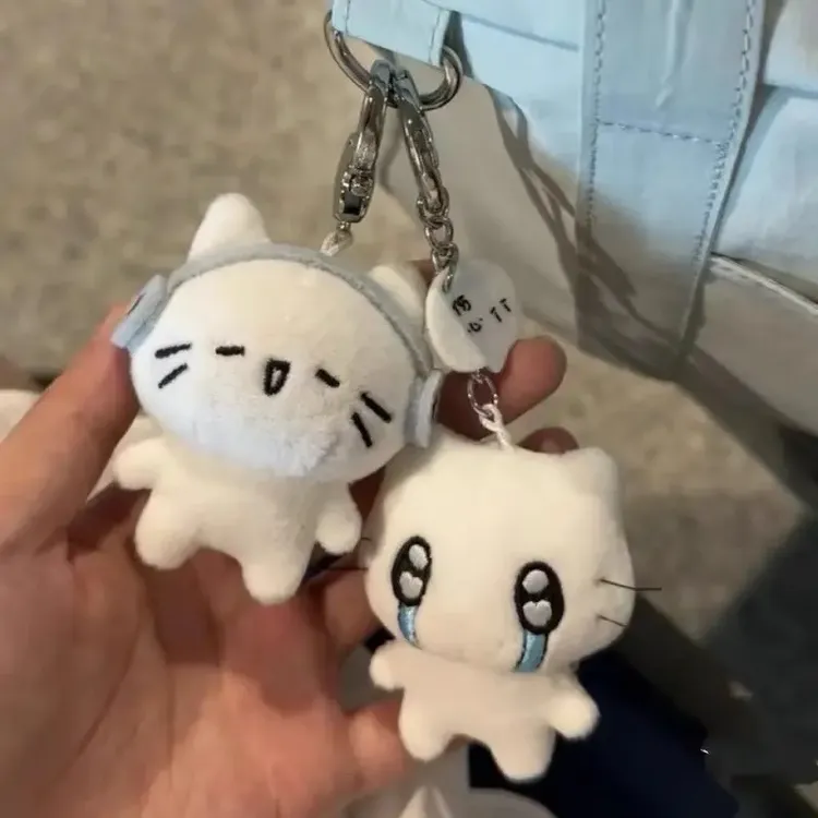 可爱耳机猫小公仔卡通治愈毛绒包包挂饰公仔七夕礼物情