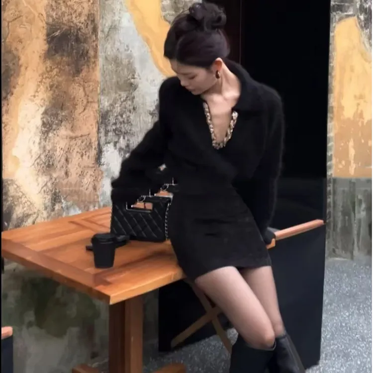 2025新款复古好莱坞梦幻简约高定设计通勤百搭春季外穿毛衣连衣裙