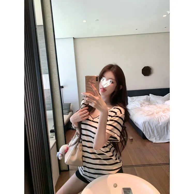 2025夏季新款黑白V领条纹短袖t恤女宽松莱赛尔上衣慵懒防晒罩衫