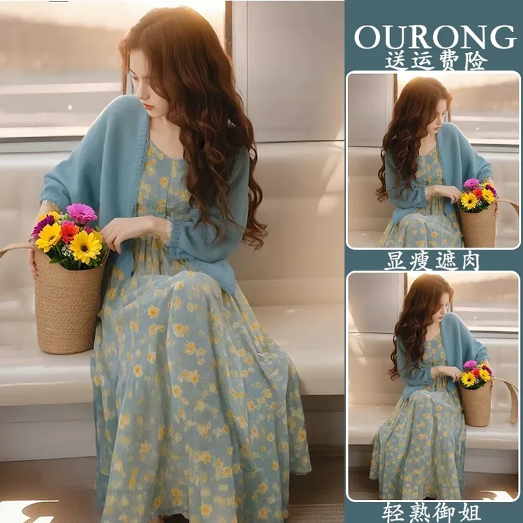 超火蓝色碎花连衣裙气质女装高级感外搭开衫2025海边度假新款裙子