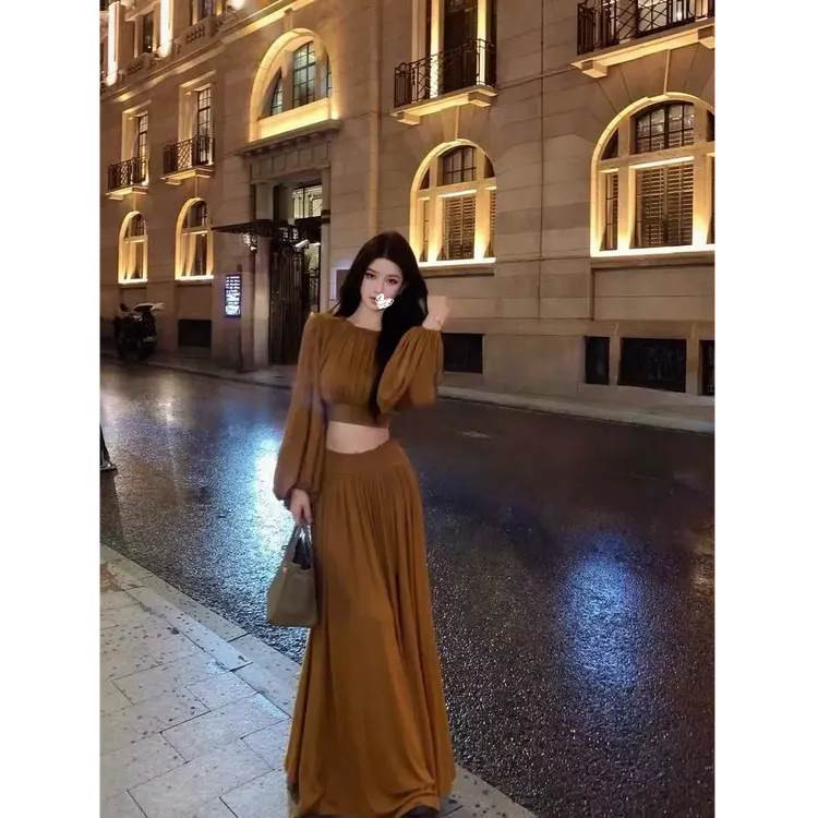 优秀的金蘑菇 【盛宴】焦糖色蝙蝠袖圆领上衣抽褶垂感开叉半裙