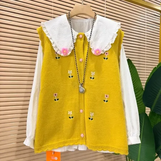 欧货新款多巴胺花朵针织马甲甜美大码减龄绣花坎肩森系洋气韩版