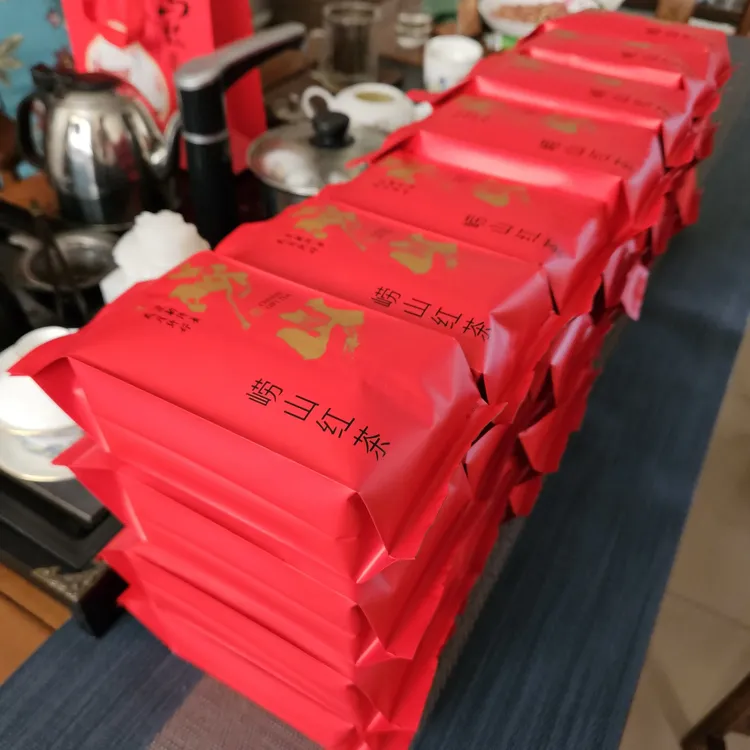 2025年青岛崂山红茶口粮级，六月采摘，茶农自家茶园，赠送铁罐