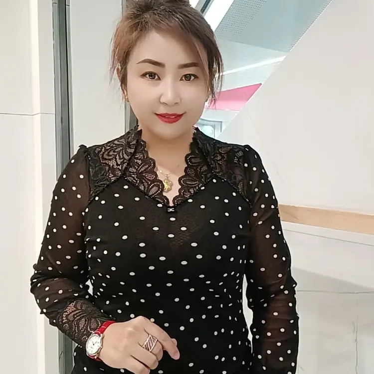 春秋蕾丝半高领长袖镂空打底衫时尚百搭洋气内搭上衣