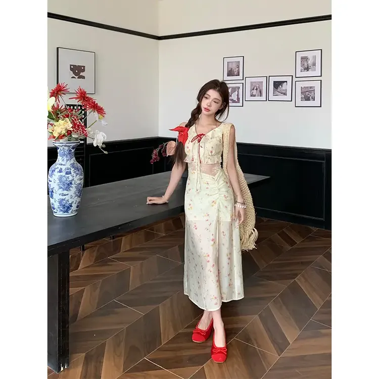 少女感法式复古碎花连衣裙系带无袖长裙蕾丝拼接镂空纯欲风包臀裙
