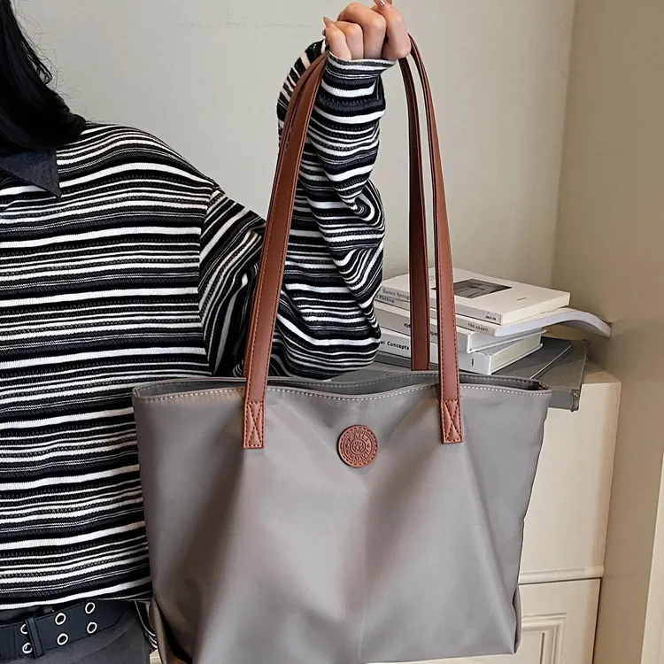 大容量通勤托特包单肩手提包女简约百搭休闲牛津布帆布包包