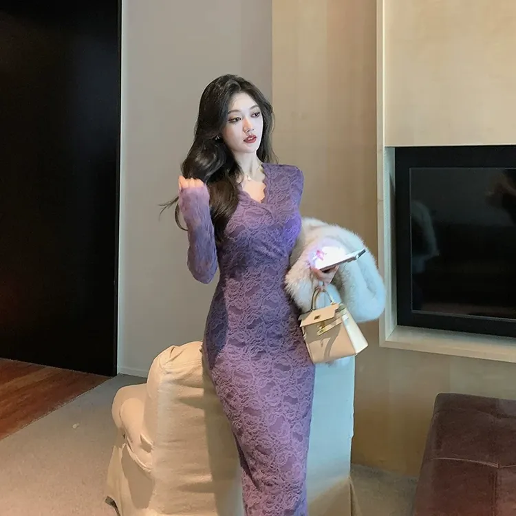 纯欲法式气质紫色v领蕾丝连衣裙女秋冬季新款高级感收腰包臀裙子