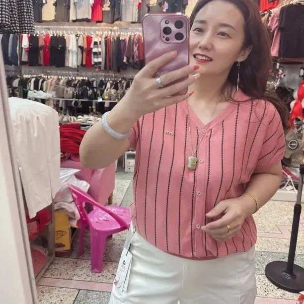 年轻时尚潮流天丝短袖V领适中女装