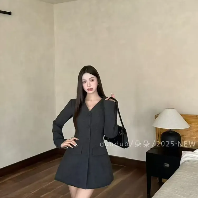 赫本风复古会色西装毛呢外套女冬厚黑穿搭小香风沙漏腰呢子连衣裙