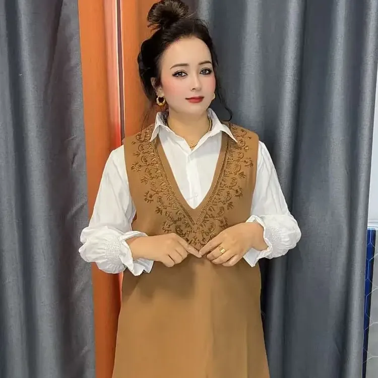 新款韩系针织长袖显瘦连衣裙适合秋冬季