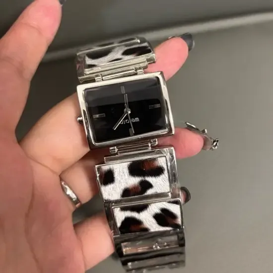 复古贴印豹纹设计通勤高级女士石英手表轻奢黑色