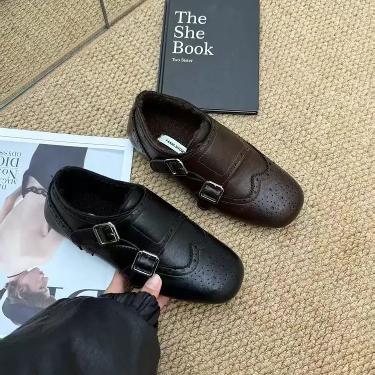 新款加绒单鞋女秋冬方头复古布洛克雕花平底黑色英伦风小皮鞋