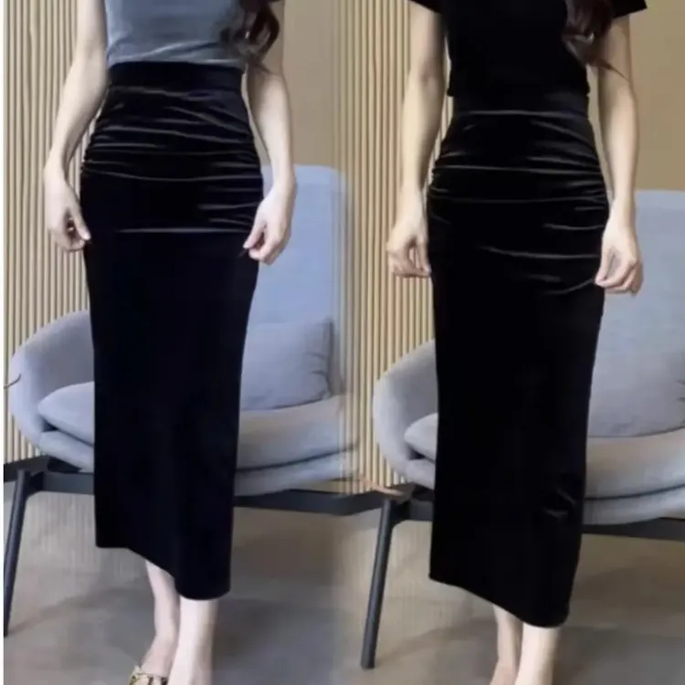 2025百搭丝绒裙秋冬加绒加厚新款女装修身显瘦气质包臀半身裙女