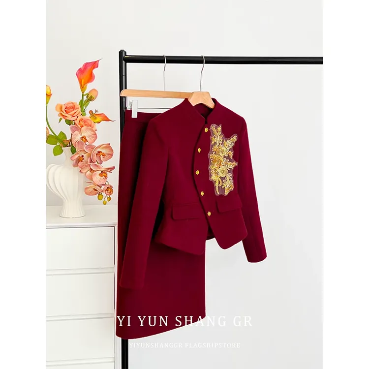 红色复古小香风套装女秋冬新款重工钉珠短外套+显瘦半身裙两件套