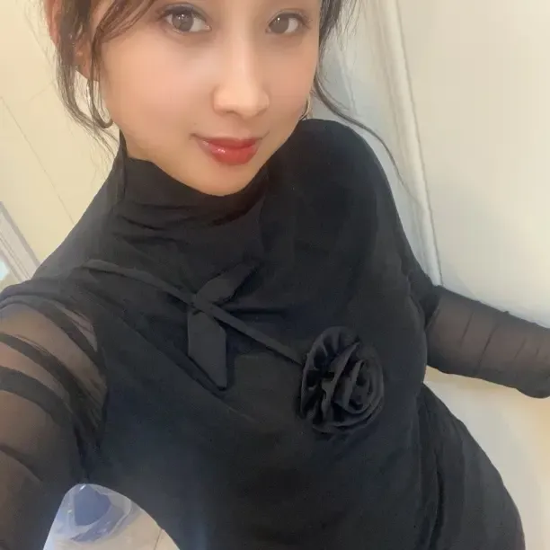 秋季新款立体玫瑰花设计感长袖上衣女修身显瘦洋气内搭打底衫