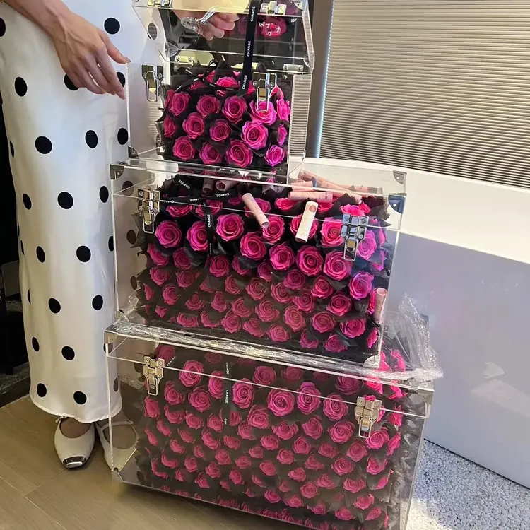 高级感永生花玫瑰手提箱花盒送女友闺蜜生日礼物
