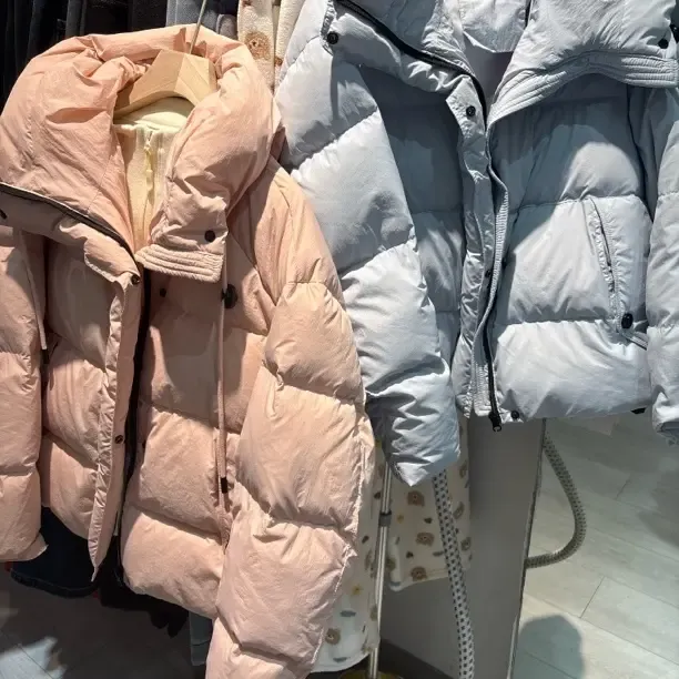 粉色韩系泡芙连帽短款白鸭绒女冬季新款保暖外套