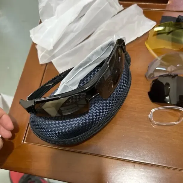 运动骑行，可配镜，整套带包装，一副架子4副片。5套一单