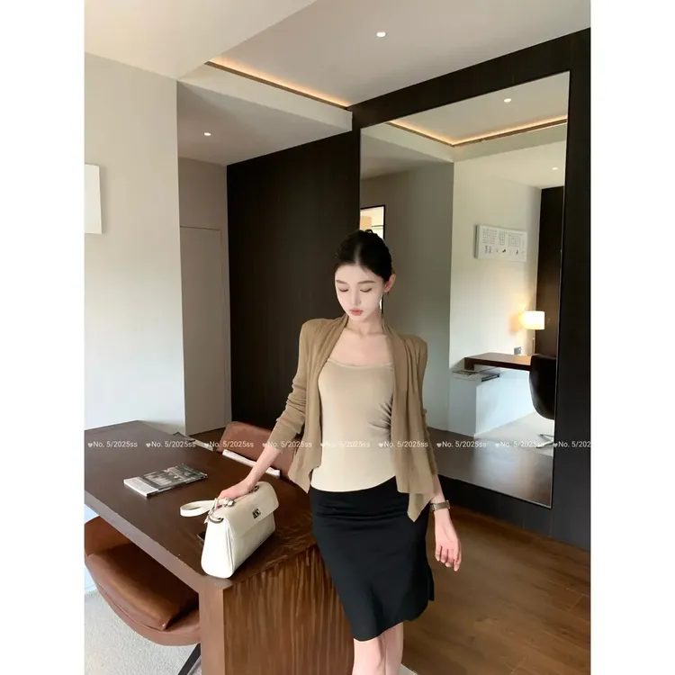 气质女神范穿搭套装女早秋慵懒风轻熟三件套开衫吊带半身裙