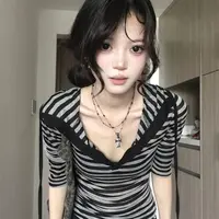 少女风撞色条纹长袖连帽条纹T恤黑白修身显瘦辣妹