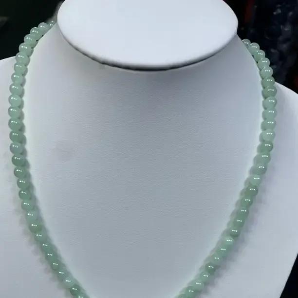 冰种圆珠绿色冰透长链百搭时尚仙女