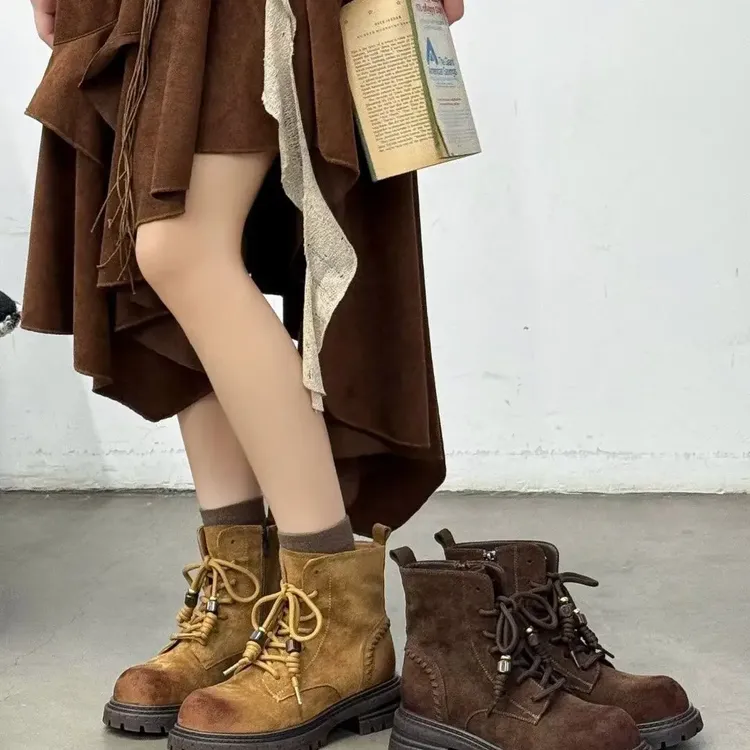 秋冬新款女士加绒厚底英伦风百搭短筒马丁靴