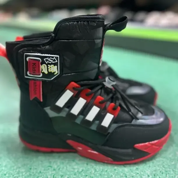 儿童冬季加绒加厚防滑防水户外雪地靴男女童适用