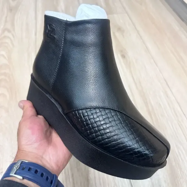 低跟平跟防滑短靴胶粘刺绣圆头秋季侧拉链漆皮冬季