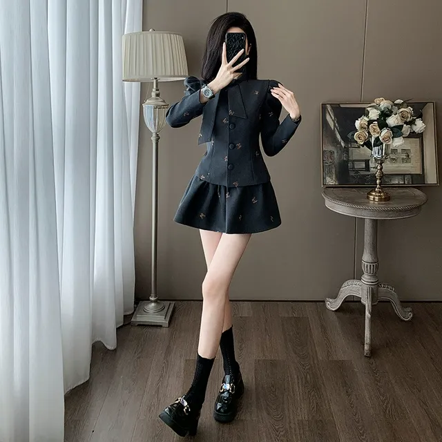 秋季少女感减龄蝴蝶刺绣裙子两件套高端小众设计甜辣小香风套装裙