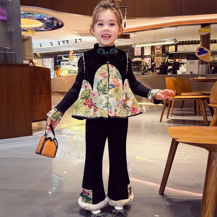 女童国风加绒盘扣马甲毛衣喇叭裤套装2025新款秋冬新中式加厚年服