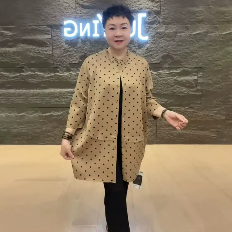 90100中老年妈妈风衣秋空气棉波点外套宽松大码翻领减龄大码开衫