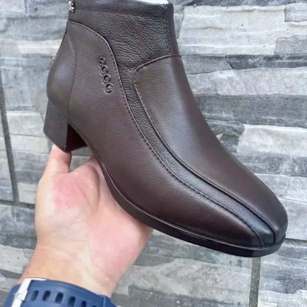 女靴休闲风中跟冬季粗跟高帮复古舒适方头短靴保暖