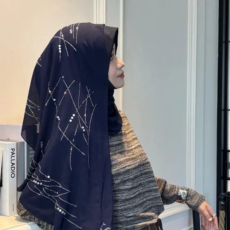 芮哈娜云落水晶纱烫钻绕巾2025方便休闲透气款纱巾百搭洋气高档