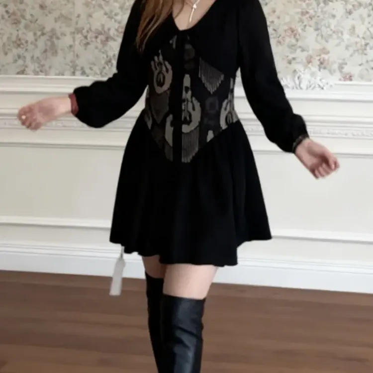 法式V领收腰显瘦长袖连衣裙复古气质高级感新款裙子名族风裙