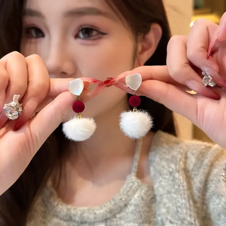 合金耳饰 非金属树脂耳饰 日韩爱心耳钉简约甜美秋冬毛球耳环