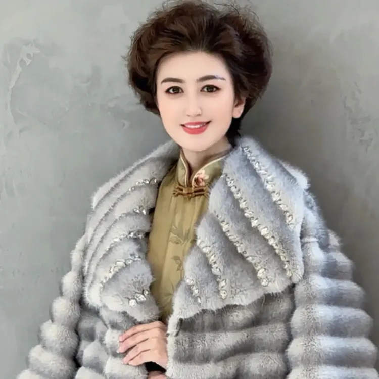 轻奢时尚短款百搭毛毛外套秋冬必备