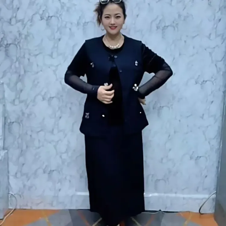 轻职风精致优雅修身显瘦钉珠马甲搭配半身裙时尚重工气质套装