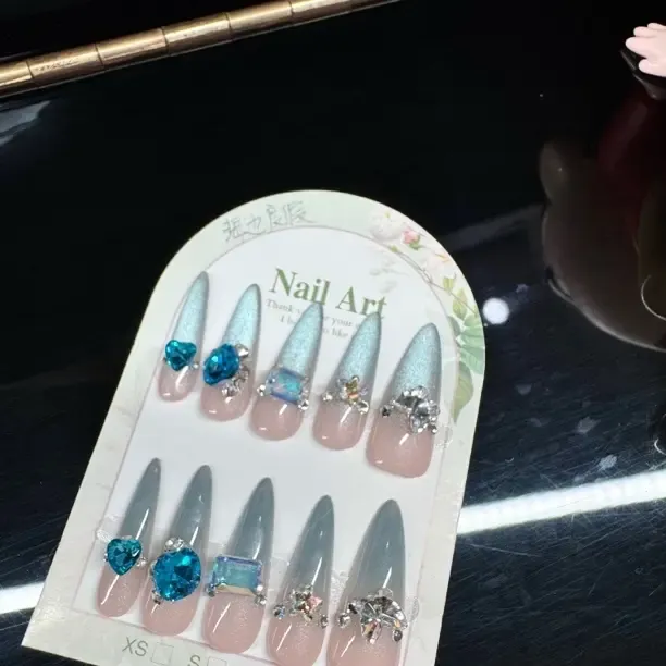 显白法式爆闪温柔猫眼纯手工穿戴甲高级名媛气质美甲